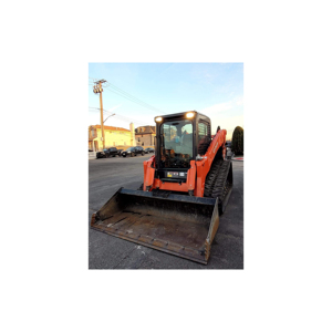 Kubota SVL97-2 des équipements de construction avancés pour le nivellement des tranchées, le terrassement et l'aménagement paysager. - Product Image 2