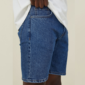 Collection d'été pour hommes Short en jean taille haute écologique coupe ample couleur unie style décontracté - Product Image 5