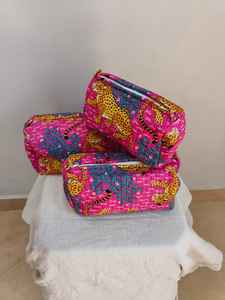 กระเป๋าเครื่องสำอางพิมพ์ลายดอกไม้ผ้าฝ้ายน้ำหนักเบาสำหรับเดินทาง พร้อมซิปปิด  งานศิลปะและงานฝีมือคลาสสิก จากราชสถาน - Product Image 4