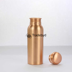 Bouteille en cuivre bien-être alliant style et pureté outil de désintoxication traditionnel parfait pour les besoins quotidiens en eau Tradebyd - Product Image 3
