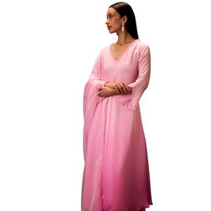 Vente en gros de vêtements ethniques pour femmes OEM fournisseur d'usine de vêtements personnalisés Kurta rose ombré à manches cloche avec palazzo et Dupatta - Product Image 4