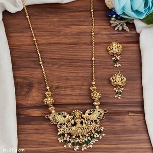 Elegante joyería de templo de oro mate conjunto de collar de cuentas de perlas largas con pendientes colgante tradicional Lakshmi joyería antigua - Product Image 1