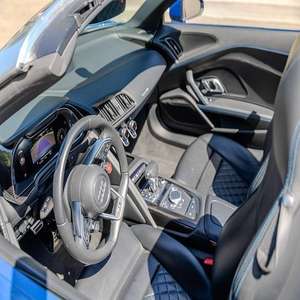 EXTREMADAMENTE LIMPIO, NUEVO 2024, R8 V10 PERFORMANCE SPYDER RWD, VOLANTE A LA IZQUIERDA, ASIENTOS DE CUERO, LISTO PARA ENVIAR - Product Image 4