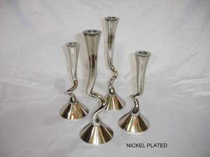 Elegante y elegante soporte de vela de metal romántico Juego de 2 fundición hecha a mano de calidad para el hogar y las bodas - Product Image 1