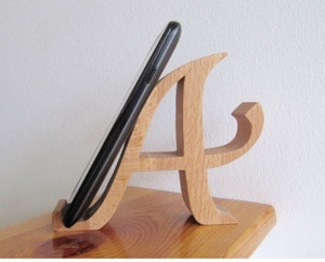 Élégance durable, support de téléphone en bois artisanal - Product Image 3