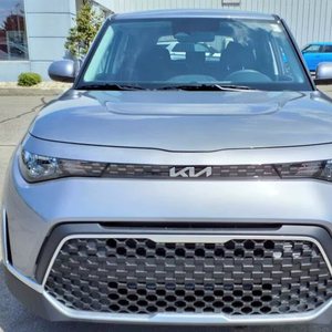 SUV Compacto Urbano Usado Gris Brillante 2025, Tracción Delantera, Automático, Interior Premium - Product Image 1