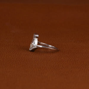 Anillo de compromiso de diamante cultivado en laboratorio con corte de pera Bypass, diseño personalizado hecho a mano con anillo de diamante de estilo moderno de oro macizo de 18 quilates - Product Image 2