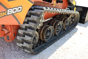 Chargeuse compacte sur chenilles Ditchwitch SK800 Diesel à moteur Yuchai et pompe hydraulique Huade, haute efficacité, pour la location - Product Image 3