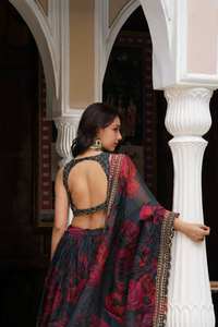 Nouveau lancement de la collection Heavy Boutique d'organza moderne gaufré à séchage rapide Lehenga Choli pour les fêtes - Product Image 2