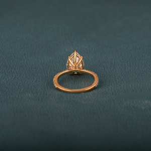3,0 CT Pear Cut Lab Grown Diamond Half Eternity 14KT Anillo de compromiso de oro con corte redondo Side Diamond Ring Mujeres Regalo sorpresa - Product Image 5