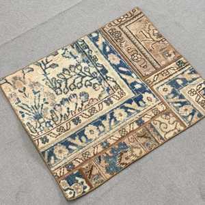 Alfombra, 2x2.5 pies, Alfombra Vintage, Alfombra Azul a Cuadros de Lana - Product Image 2