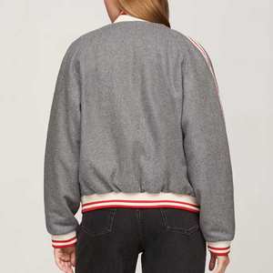 Blousons universitaires classiques personnalisés marron et crème 2025 pour hommes et femmes – Vêtements d'extérieur de baseball stylés et rétro - Product Image 4