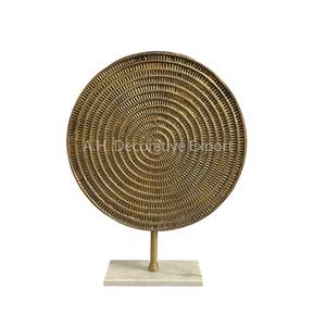 Sculpture décorative en couleur or antique Ornements décoratifs de table et de bureau pour la maison Décoration de bureau Sculptures abstraites - Product Image 1