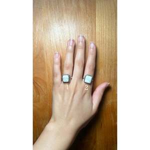 Anillo de Plata de Ley y Búfalo Blanco Hecho a Mano por Joyería Coleccionable de la Cultura Navajo - Product Image 1