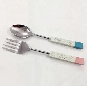 Cuchara de Metal con mango de resina para servir arroz en el hogar, cuchara de acero inoxidable con acabado de lujo, de buena calidad - Product Image 2