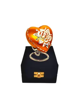 Urna clássica de lembrança em forma de coração para cinzas humanas com caixa e suporte - Cor amarela brilhante com desenho de diamante 7 centímetros de altura