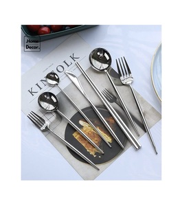 Ensemble de couverts en métal de qualité supérieure avec finition lisse parfait pour les réglages de table pendant les fêtes et les rassemblements spéciaux - Product Image 1