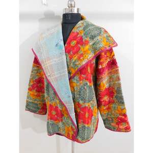 Veste courte d'hiver pour femme, style vintage bohème hippie Kantha, en coton, imprimé floral fait main, écologique, matelassée et respirante - Product Image 2