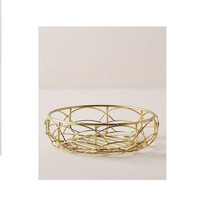 Panier décoratif de table Paniers à fruits en métal fabriqués en Inde Ustensiles de cuisine de style abstrait fabriqués à la main Bol à fruits écologique - Product Image 1