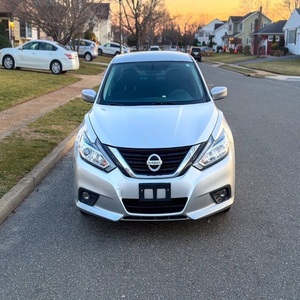 Nissan Altima 2018 Usado en Buen Estado, Tracción Delantera, 2.5 SV Sedán, Color Plata, Motor 2.5L de 179 HP, Transmisión Automática de 14 Velocidades, Gasolina - Product Image 1