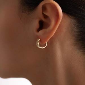 Boucles d'oreilles clous en argent sterling 925 plaqué or 14 carats, nacre et émail, petit soleil en zircon, boucles d'oreilles célestes pour tous les jours - Product Image 3