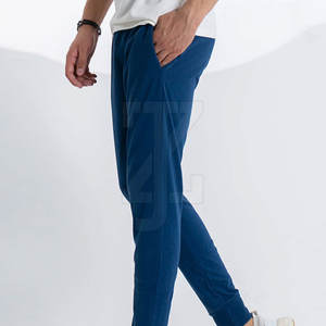 Pantalones deportivos modernos para hombre para uso casual, tela suave y duradera con cintura ajustable y estilo sencillo. - Product Image 4