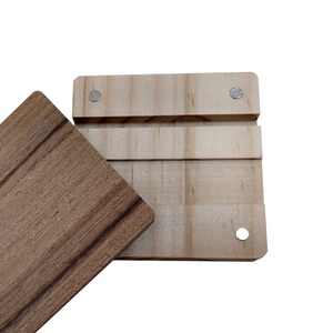 Ouvre-bouteille mains libres en bois – Support de téléphone portable en bois jaune, aimant de réfrigérateur et cadeau promotionnel - Product Image 3