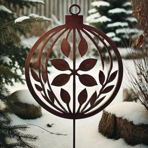 Ornements de jardin faits à la main en métal conçus avec des détails artistiques pour ajouter un charme unique aux zones d'aménagement paysager en plein air - Product Image 1