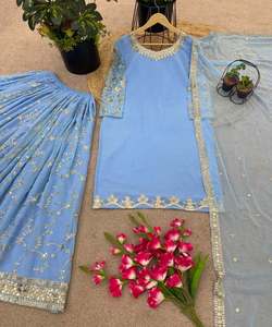 Magnifique ensemble de vêtements de réception en filet Sharara avec un superbe travail à la main et des motifs floraux - Product Image 1