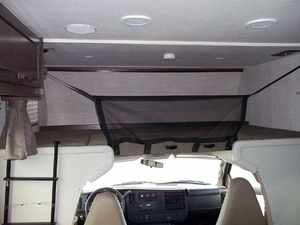 Camping-car de luxe ALCOVE Gulf Stream 2025 blanc Euro 5 pour 4-6 personnes, occasion, four à micro-ondes, sol en acrylique, léger - Product Image 3