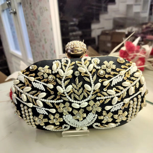Elegante bolso de mano bordado tradicional hermoso bolso de cuentas hecho a mano con detalles de perlas perfecto para bodas - Product Image 1
