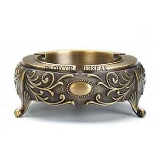 Cendrier de créateur élégant plaqué or de haute qualité en métal robuste avec des fournitures d'accessoires pour fumeurs de détails complexes - Product Image 2