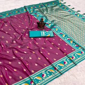 ชุดส่าหรีผ้าไหม Banarasi รุ่นใหม่จาก VASTRA COTTAGE พร้อมลายปักดิ้น Zari ทั่วผืน ดีไซน์หรูหรา ผ้าปาลูเนื้อนุ่ม พร้อมเสื้อไหมทอสีตัดกัน - Product Image 3