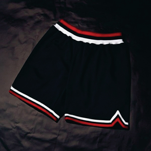 Shorts de sport pour hommes à séchage rapide, double couche en mesh, avec poche, logo personnalisé - Product Image 2