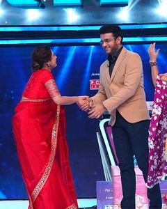 Diseño de calidad superior Ropa de fiesta de boda Organza Secuencia Borde Encaje Trabajo Un minuto Listo para usar Blusa Sari Fabricante - Product Image 4