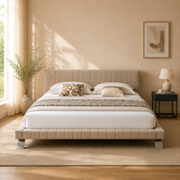 Lit rembourré moderne en crème avec tête de lit matelassée au design écologique et pieds en métal