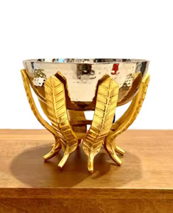 Elegante Frutero de metal hecho a mano con soporte elevado ecológico para cocinas y fiestas contemporáneas - Product Image 3