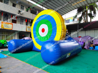 Structure gonflable géante de jeu et de sport combinée avec cible de frappe, piste de glisse, aire de jeux, château de saut extérieur, pour événements et fêtes foraines