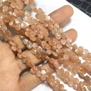 Venta al por mayor de piedras preciosas calibradas de 7mm con forma de corazón facetado de monnstone de melocotón para la fabricación de joyas - Product Image 2