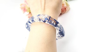 กำไลเรซินสำหรับแฟชั่นกำไลข้อมือเรซินออกแบบได้ตามที่ต้องการดีไซน์ใหม่ทำด้วยมือและเหมาะสำหรับการขาย - Product Image 3