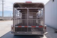 Remorque fermée de 45 m pour le transport de bétail, chevaux et moutons, conception ventilée, capacité de charge de 45 tonnes
