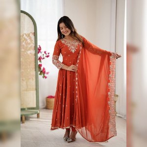 Salwar Kameez en Faux Georgette Entièrement Cousu avec Dupatta pour Femmes Vêtement Traditionnel pour Mariage et Fête Vêtements Indiens et Pakistanais - Product Image 1