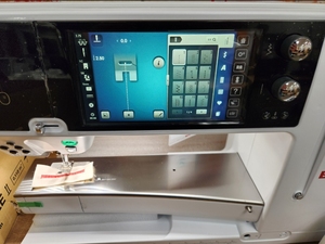 BRAND NEW Bernina 880 Plus Sewing/<b>Quilting</b>/Embroidery Machine! New MODULE - Product Image 3