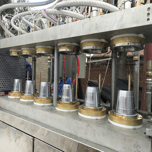 Composants de base de machine de moulage de bol de mousse de polystyrène de tasse jetable de mousse d'EPS comprenant le PLC de moteur de pompe pour la fabrication de tasse - Product Image 2