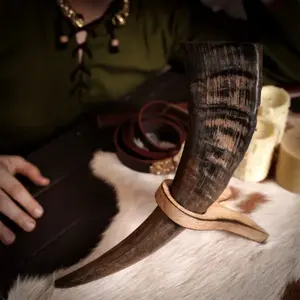 เขาควายไวกิ้งพร้อมขาตั้งไม้สำหรับคืนประวัติศาสตร์และคอสเพลย์แตรสำหรับดื่มไวกิ้งคริสต์มาส - Product Image 4