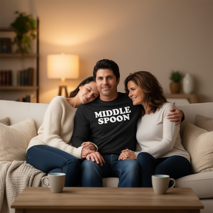 Camiseta de manga larga para parejas poliamorosas con diseño de cuchara central a juego, producto promocional - Product Image 3