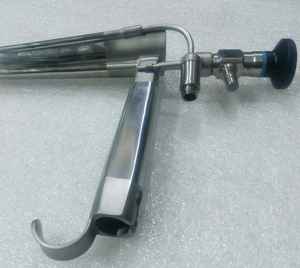 Soporte Manual para Laringoscopio de Acero Inoxidable y Soporte Torácico, Instrumentos Quirúrgicos ORL con Pinzas, Certificado MOL, Uso Hospitalario - Product Image 1