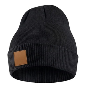 Bonnet en acrylique tricoté à la machine et bonnet uni tendance pour homme, broderie personnalisée, bonnet pour l'extérieur - Product Image 1