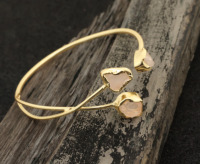 Brazalete Ajustable de Latón Hecho a Mano con Cuarzo Rosa en Bruto y Baño de Oro para Mujer, Joyería Vintage Boho Chic