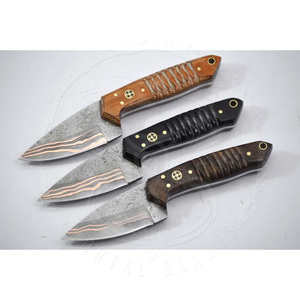 Cuchillo Bowie de Hoja Fija para Caza y Camping, Hecho a Mano con Acero de Damasco San Mai y Capas Internas de Cobre - Product Image 2